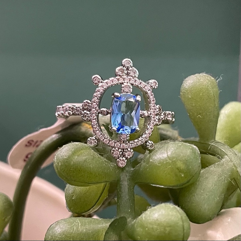 Light Sapphire Snowflake Cinderella Vintage Ring
